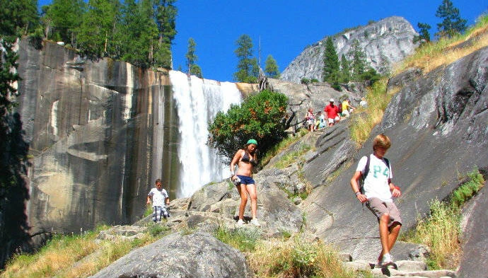 vernal-fall-hike-trail-stairs